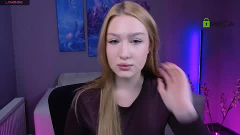 Sophie online show from November 16, 2025, 8:25 pm