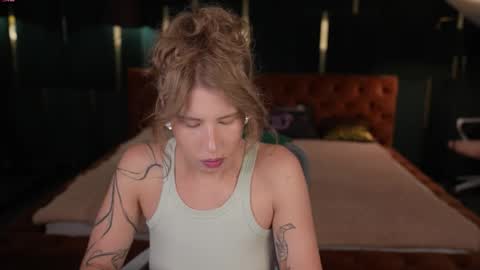 Lana online show from September 17, 2025, 7:10 am