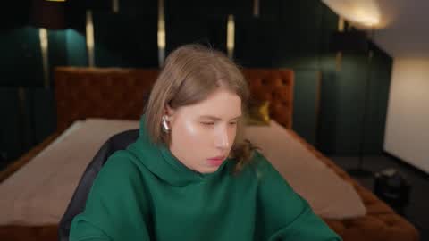 Lana online show from October 9, 2025, 10:13 am