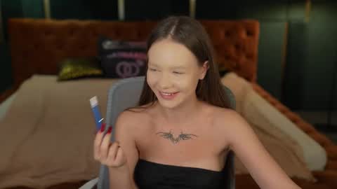 Lana online show from October 14, 2025, 6:42 pm