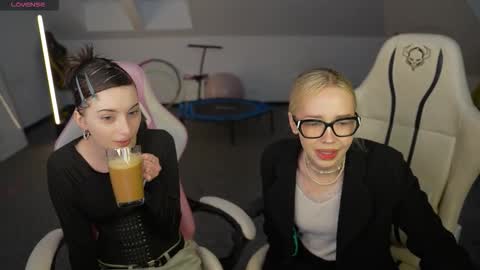 Lana online show from November 29, 2025, 11:24 am