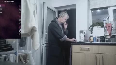 Play Me online show from November 26, 2025, 4:24 am