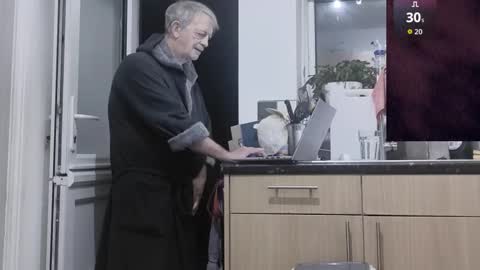 Play Me online show from December 3, 2025, 5:04 am