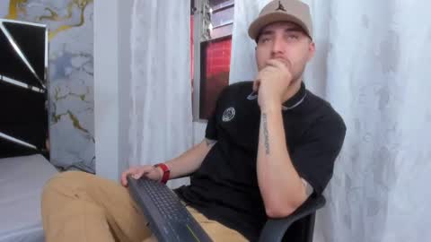 Snapshot of pleasure_vibes023 chatting on September 12, 2025, 9:26 pm JUAN AND JULI online show from September 12, 2025, 9:26 pm