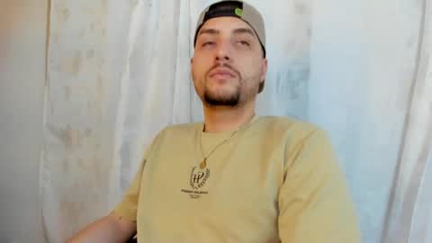 Snapshot of pleasure_vibes023 chatting on September 18, 2025, 9:39 pm JUAN AND JULI online show from September 18, 2025, 9:39 pm