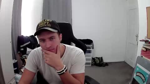 plkrisztian online show from September 18, 2025, 7:05 pm