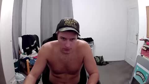 plkrisztian online show from October 14, 2025, 3:02 pm