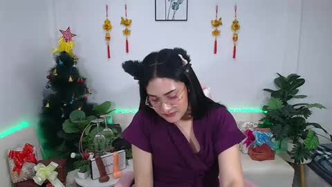 Ploysai online show from January 15, 2025, 3:29 pm