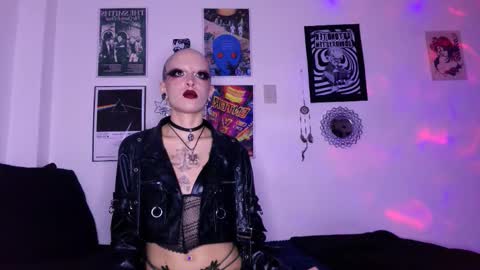    online show from October 31, 2025, 12:22 am