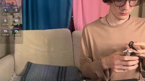 Snapshot of pocket_lovers chatting on December 4, 2025, 2:54 am Cute Sofia and Handsome Richy online show from December 4, 2025, 2:54 am