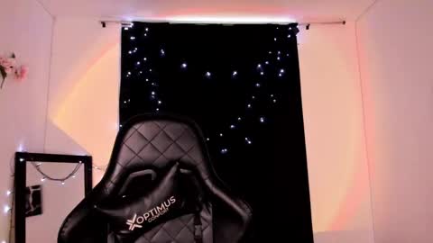 Willow                      Hours 12pm to 630pm Colombian time FRIDAY AND SUNDAY FREE DAYS online show from January 20, 2025, 9:01 pm