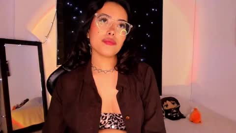 Willow                      Hours 12pm to 630pm Colombian time FRIDAY AND SUNDAY FREE DAYS online show from January 23, 2025, 8:45 pm