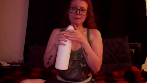 poisonivyy95 online show from March 22, 2026, 1:53 am