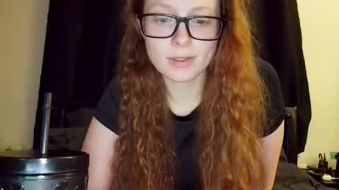 poisonivyy95 online show from April 23, 2026, 2:02 am