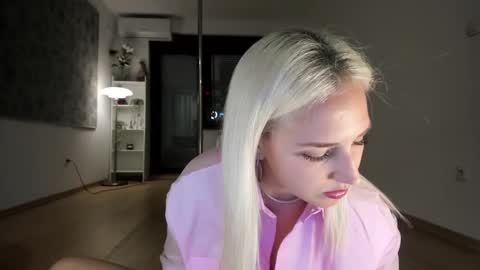 Snapshot of pole_dance_queen chatting on November 5, 2025, 11:21 am Kira online show from November 5, 2025, 11:21 am