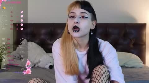 Candytrain online show from December 1, 2025, 10:42 am