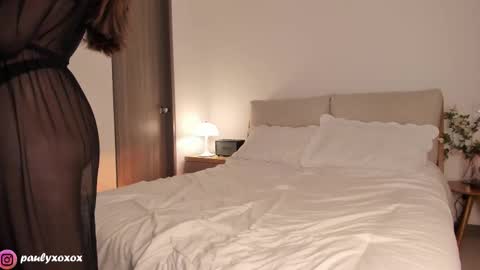 Polly online show from October 2, 2025, 9:11 pm