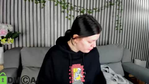 Polly online show from November 16, 2025, 1:22 am