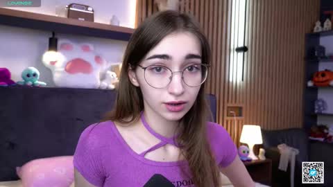 Polly online show from November 14, 2025, 7:29 am