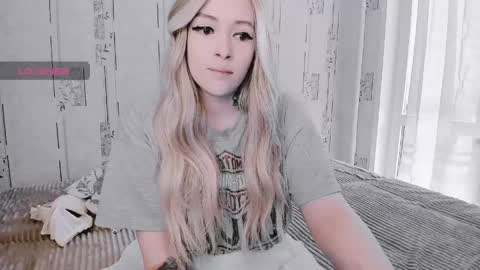 Snapshot of polly_wow chatting on June 8, 2026, 8:48 am Polly online show from June 8, 2026, 8:48 am