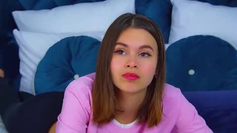 Polly online show from September 15, 2025, 6:19 pm