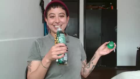 Snapshot of poly_mer chatting on December 11, 2024, 8:07 pm Poly online show from December 11, 2024, 8:07 pm