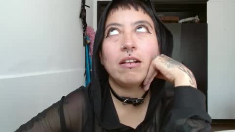 Snapshot of poly_mer chatting on January 22, 2025, 6:10 pm Poly online show from January 22, 2025, 6:10 pm