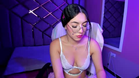Snapshot of poly_sasha_ chatting on April 24, 2026, 5:10 am poly sasha online show from April 24, 2026, 5:10 am