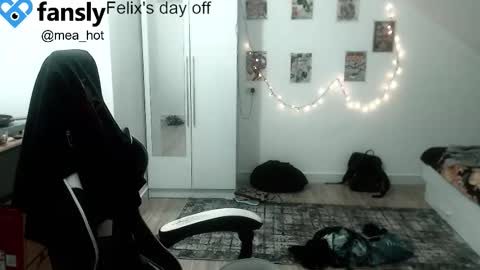 Snapshot of pomo_07 chatting on October 2, 2025, 7:43 pm aleks ness online show from October 2, 2025, 7:43 pm