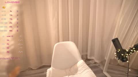 Snapshot of poni_dii chatting on November 6, 2025, 9:54 am online show from November 6, 2025, 9:54 am