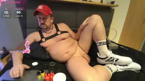 poppersbator73 online show from March 9, 2025, 5:49 pm