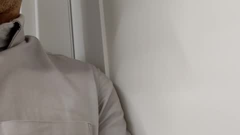 Snapshot of poppert27 chatting on October 29, 2025, 2:41 pm poppert27 online show from October 29, 2025, 2:41 pm