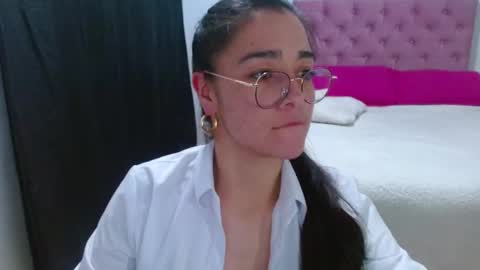 porcelainlux online show from January 26, 2025, 7:52 pm