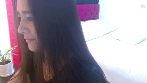 porcelainlux online show from February 16, 2025, 3:48 pm