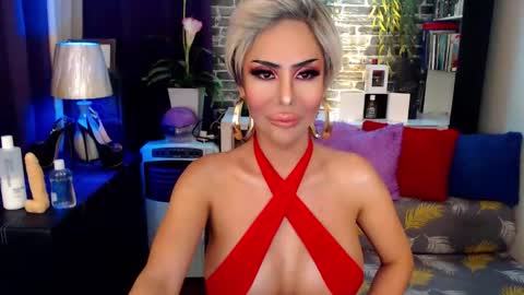 DivaGray online show from December 3, 2025, 10:08 pm