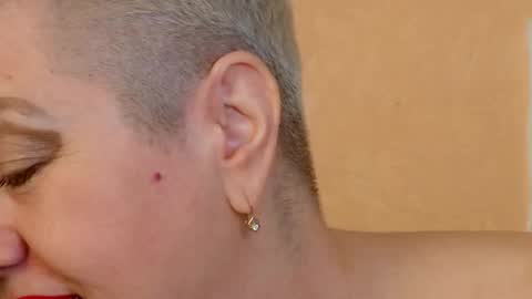 LADY POSH online show from October 16, 2025, 8:54 pm