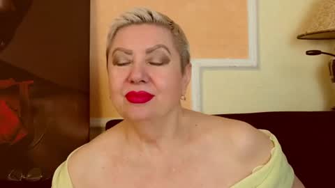 Snapshot of posh_lady chatting on July 28, 2026, 8:12 pm LADY POSH online show from July 28, 2026, 8:12 pm