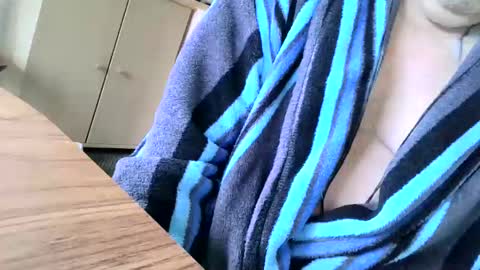 poshman65 online show from February 7, 2025, 1:22 pm