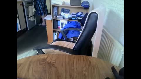 poshman65 online show from April 18, 2026, 9:57 am