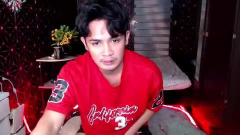 VEeeAsian online show from September 14, 2025, 1:43 pm