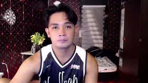 VEeeAsian online show from October 4, 2025, 9:29 am