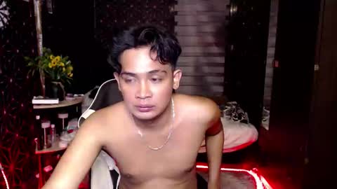 VEeeAsian online show from November 17, 2025, 4:13 pm