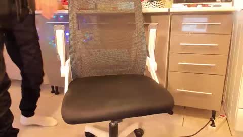 Snapshot of powerofthor69 chatting on December 3, 2025, 9:40 am alex online show from December 3, 2025, 9:40 am