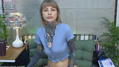 Lola online show from April 4, 2026, 5:49 am