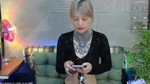 Snapshot of powerrr_ chatting on June 17, 2026, 4:37 am Lola online show from June 17, 2026, 4:37 am