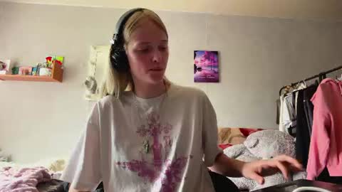 Snapshot of preciousbernmen chatting on July 9, 2026, 8:29 am Lisa online show from July 9, 2026, 8:29 am