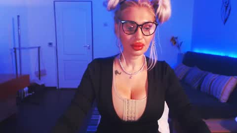 Snapshot of preggyhotmommy chatting on December 21, 2024, 9:36 pm Victoria online show from December 21, 2024, 9:36 pm