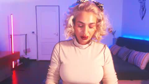 Snapshot of preggyhotmommy chatting on January 7, 2025, 8:31 pm Victoria online show from January 7, 2025, 8:31 pm