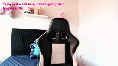 Snapshot of pregnant_sweet1 chatting on January 15, 2025, 8:58 pm Angelly online show from January 15, 2025, 8:58 pm