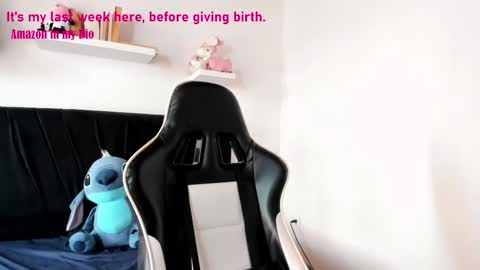 Snapshot of pregnant_sweet1 chatting on January 16, 2025, 8:36 pm Angelly online show from January 16, 2025, 8:36 pm